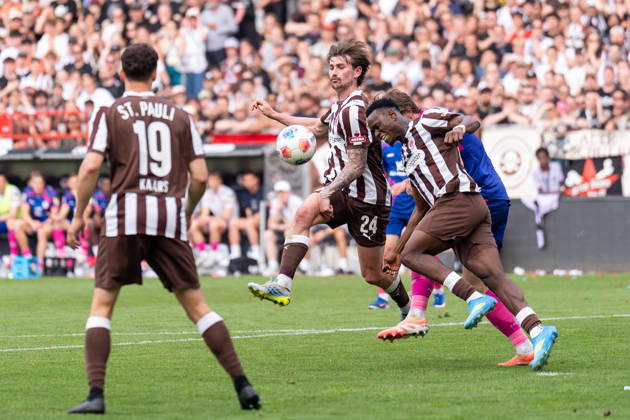 Connor Metcalfe FC St Pauli, 24 on the ball, GER, FC St Pauli vs 1 FSV Mainz 05, Football, Bundesliga, Matchday 32, Season 2025 2026, 03 05 2026 DFL REGULATIONS PROHIBIT ANY USE OF PHOTOGRAPHS AS IMAGE SEQUENCES AND OR QUASI VIDEO GER, FC St Pauli vs 1 FSV Mainz 05, Football, Bundesliga, Matchday 32, Season 2025 2026, 03 05 2026 Hamburg Copyright: xEibner-Pressefoto MaxxVincenx EP_MVN