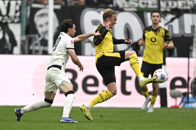 v li in duel Joe Scally Moenchengladbach 29 Julian Brandt Dortmund 10 03 05 2026 ¢ Football ¢ Borussia Moenchengladbach vs Borussia Dortmund, Borussia Park, Moenchengladbach, DFB DFL REGULATIONS PROHIBIT ANY USE OF PHOTOGRAPHS AS IMAGE SEQUENCES AND OR QUASI VIDEO Copyright: xpepphotox xHorstxMauelshagenx pep00321, pep_20260503_hm_351358