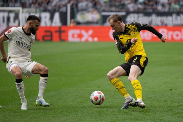 Maximilian Beier 14 Borussia Dortmund in duel, action, with Franck Honorat 9 Borussia Moenchengladbach , Borussia Moenchengladbach vs Borussia Dortmund, Football, 1 Bundesliga, 32 Matchday, 2025 2026, 03 05 2026 DFB regulations prohibit any use of photographs as image sequences and or quasi video Moenchengladbach Nordrhein Westfalen Germany Copyright: xkolbert-press MarkusxVerwimpx