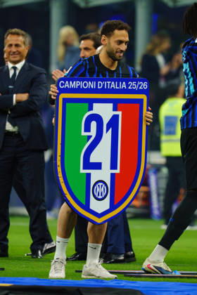 FC Internazionale v Parma Calcio 1913 - Serie A Hakan Calhanoglu of FC Internazionale celebrates winning the 21st scudetto during the Italian Serie A football match between FC Internazionale and Parma Calcio 1913 at Giuseppe Meazza Stadium in Milan, Italy, on May 3, 2026. Milano Italy Italy Copyright: xLucaxRossinix originalFilename:rossini-fcintern260503_npCSU