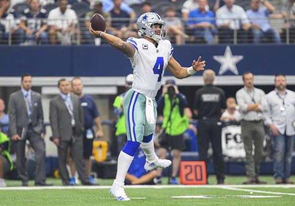 October 01, 2017: Dallas Cowboys quarterback Dak Prescott 4 passes for a first down after avoiding a sack in the second quarter during an NFL, American Football Herren, USA football game between the Los Angeles Rams and the Dallas Cowboys at AT&T Stadium in Arlington, TX Dallas leads at the half 24-16 Albert Pena CSM Copyright: xAlbertxPenax