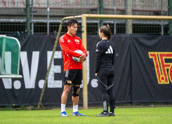 Soccer, men, season 2025 2026, 1 Bundesliga, 1 FC Union Berlin, training on training ground II, f l Woo Yeong Jeong Wooyeong, 1 FC Union Berlin , coach Marie Louise Eta 1 FC Union Berlin , 05 05 2026, Copyright: xMatthiasxKochx