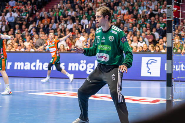 Joel Birlehm TSV Hannover Burgdorf, Nr 35 L R , TSV Hannover Burgdorf orange against SG Flensburg Handewitt blue second leg of the quarter finals the EHF European League 2025 2026 05 05 2026, Swiss Life Hall Hannover, GER , Copyright: xJanxGuentherx xTSVxHannover-Burgdorfx