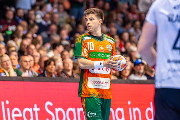 Renars Uscins TSV Hannover Burgdorf, Nr 10 L R , TSV Hannover Burgdorf orange against SG Flensburg Handewitt blue second leg of the quarter finals the EHF European League 2025 2026 05 05 2026, Swiss Life Hall Hannover, GER , Copyright: xJanxGuentherx xTSVxHannover-Burgdorfx