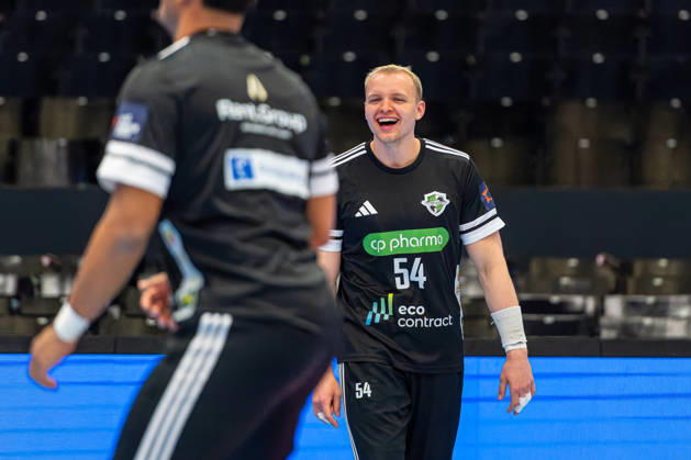 Justus Fischer TSV Hannover Burgdorf, Nr 54 L R , TSV Hannover Burgdorf orange against SG Flensburg Handewitt blue second leg of the quarter finals the EHF European League 2025 2026 05 05 2026, Swiss Life Hall Hannover, GER , Copyright: xJanxGuentherx xTSVxHannover-Burgdorfx