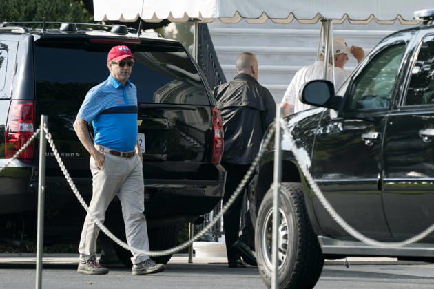 October 15, 2017 - Washington, District of Columbia, United States of America - United States Senator Rand Paul (Republican of Kentucky), left, and US President Donald J. Trump, right, exit a vehicle outside the South Portico of the White House after returning from a golf outing in Virginia, in Washington, DC, USA, 15 October 2017..Credit: Michael Reynolds Pool via CNP Copyright: xMichaelxReynoldsx