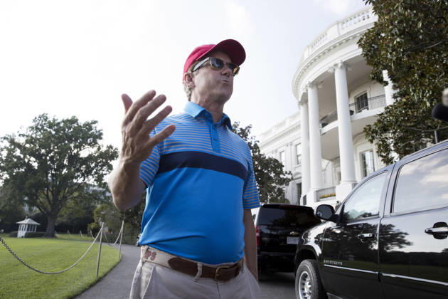 October 15, 2017 - Washington, District of Columbia, United States of America - United States Senator Rand Paul (Republican of Kentucky) speaks with members of the news media outside the South Portico of the White House after returning from a golf outing in Virginia with US President Donald J. Trump, in Washington, DC, USA, 15 October 2017..Credit: Michael Reynolds Pool via CNP Copyright: xMichaelxReynoldsx