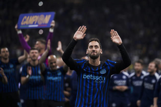 FC Internazionale v Parma Calcio - Serie A Hakan Calhanoglu of FC Internazionale celebrates the victory of Italian Serie A championship (Scudetto) at the end of the Serie A football match between FC Internazionale and Parma Calcio. Milan Italy Copyright: xNicolòxCampox