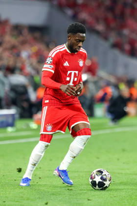 Alphonso Davies FC Bayern Muenchen, 19 with ball, GER, FC Bayern Muenchen vs Paris St Germain, Football, UEFA Champions League, semi-final, second leg, 2025 2026 season, 06 05 2026, GER, FC Bayern Muenchen vs Paris St Germain, Football, UEFA Champions League, semi-final, second leg, 2025 2026 season, 06 05 2026 Muenchen Copyright: xEibner-Pressefoto JennixMaulx EP_JML