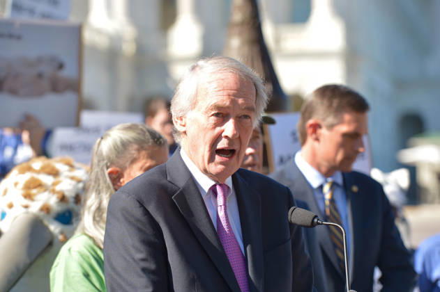 October 17, 2017 - Washington, DC, United States of America - U.S. Sen. Ed Markey of Massachusetts, alongside fellow Democratic senators speaks during a rally opposing oil and gas drilling in the Arctic National Wildlife Refuge on the east lawn of the Capitol October 17, 2017 in Washington, DC. Copyright: xUsxSenatex