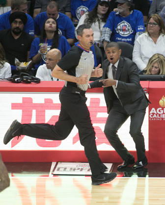 October 21, 2017 - Los Angeles, California, U.S - Head coach, Earl Watson of the Phoenix Suns during their regular season game against the Los Angeles Clippers on Saturday October 21, 2017 at the Staples Center in Los Angeles, California. Clippers defeat Suns, 130-88. JAVIER ROJAS PI Copyright: xJavierxRojasx