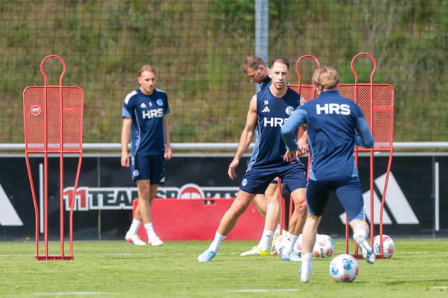 07 05 2026, Football, Training of FC Schalke 04 v l Timo Becker FC Schalke 04 , Nikola Katic FC Schalke 04 Gelsenkirchen Training ground FC Schalke 04 NRW Germany xRHR PHOTO YYx Copyright: RHR-FOTOx RHR-FOTO YY