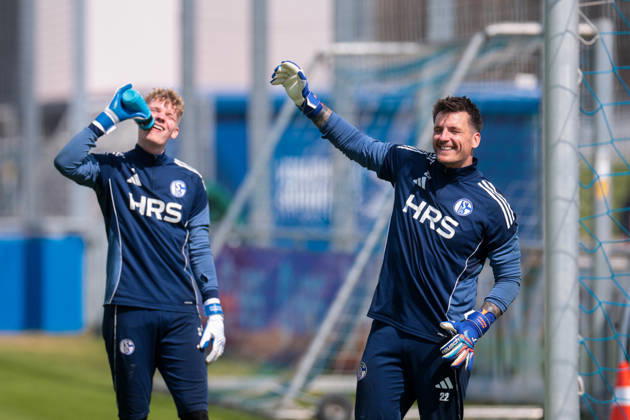 07 05 2026, Soccer, Training of FC Schalke 04 f l Goalkeeper Johannes Siebeking FC Schalke 04 , Goalkeeper Kevin Müller FC Schalke 04 Gelsenkirchen Training ground FC Schalke 04 NRW Germany xRHR PHOTO YYx Copyright: RHR-FOTOx RHR-FOTO YY