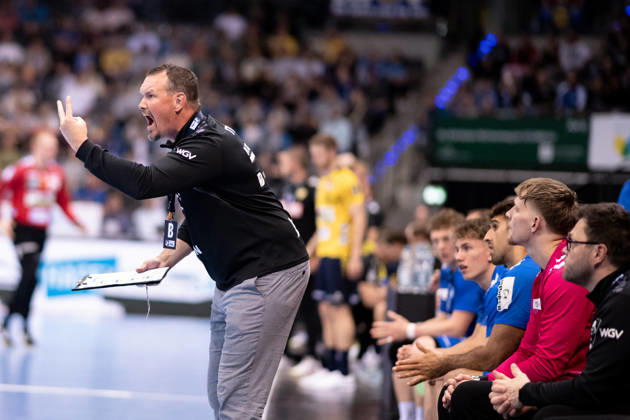 Misha Kaufmann, TVB Stuttgart, Coach Coach , shows it two muesst ihr sein TVB Stuttgart vs Rhein Neckar Loewen, DAIKIN Handballbundesliga, 31 Spieltag, Saison 2025 2026, 07 05 2026 Eibner Pressefoto Andreas Ulmer TVB Stuttgart vs Rhein Neckar Loewen, DAIKIN Handballbundesliga, 31 Spieltag, Saison 2025 2026, 07 05 2026 Stuttgart Copyright: xEibner-Pressefoto AndreasxUlmerx EP_AUR