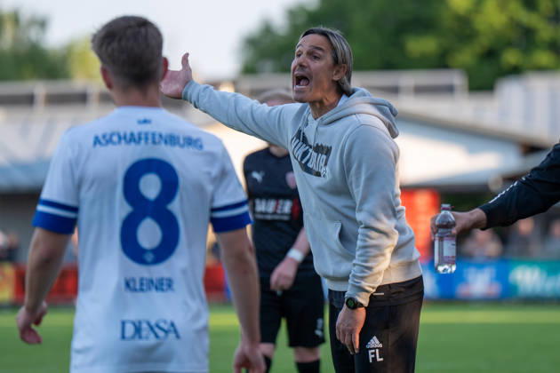 Soccer Mens Regionalliga Bayern Season 2025 2026 33 Matchday 08 05 2026 TSV Buchbach Viktoria Aschaffenburg SMR Arena Coach Felix Luz of SV Viktoria Aschaffenburg reacts to the action gives instructions Buchbach SMR Arena Bavaria Germany