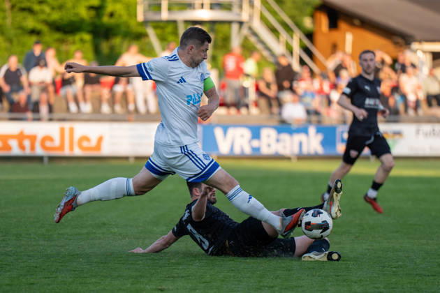 Soccer Mens Regionalliga Bayern Season 2025 2026 33 Matchday 08 05 2026 TSV Buchbach Viktoria Aschaffenburg SMR Arena Benjamin Baier L of SV Viktoria Aschaffenburg in a duel with Sammy Ammari R of TSV Buchbach Buchbach SMR Arena Bavaria Germany