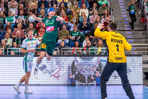Hannes Feise TSV Hannover Burgdorf, No. 56 v l , TSV Hannover Burgdorf green against SC DHfK Leipzig white on matchday 31 of the 2025 2026 season in the DAIKIN Handball Bundesliga 08 05 2026, ZAG Arena Hannover, GER , Copyright: xJanxGuentherx xTSVxHannover-Burgdorfx