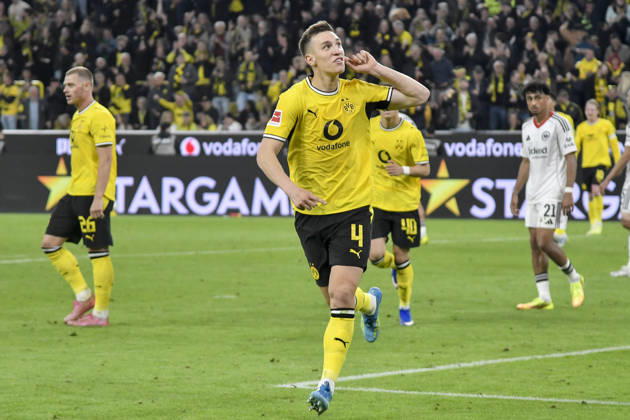 Nico Schlotterbeck Dortmund 4 cheers after scoring 2 1 08 05 2026 ¢ Football ¢ Borussia Dortmund vs Eintracht Frankfurt, Signal Iduna Park, Dortmund, DFB DFL REGULATIONS PROHIBIT ANY USE OF PHOTOGRAPHS AS IMAGE SEQUENCES AND OR QUASI VIDEO Copyright: xpepphotox xHorstxMauelshagenx pep00321, pep_20260508_hm_353063