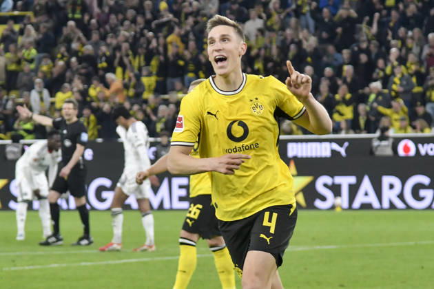 Nico Schlotterbeck Dortmund 4 cheers after scoring 2 1 08 05 2026 ¢ Football ¢ Borussia Dortmund vs Eintracht Frankfurt, Signal Iduna Park, Dortmund, DFB DFL REGULATIONS PROHIBIT ANY USE OF PHOTOGRAPHS AS IMAGE SEQUENCES AND OR QUASI VIDEO Copyright: xpepphotox xHorstxMauelshagenx pep00321, pep_20260508_hm_353066