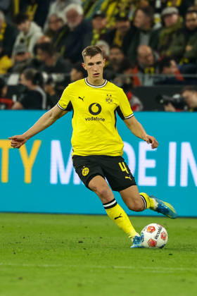 Dortmund, Germany, 08 05 26, Nico Schlotterbeck Borussia Dortmund on the ball during the Bundesliga 1 match between Borussia Dortmund Eintracht Frankfurt at Signal Iduna Park in Dortmund Photo by Joachim Bywaletz DFB DFL REGULATIONS PROHIBIT ANY USE OF PHOTOGRAPHS AS IMAGE SEQUENCES AND OR QUASI VIDEO Copyright: JoachimxBywaletz xJB-Sportfoto