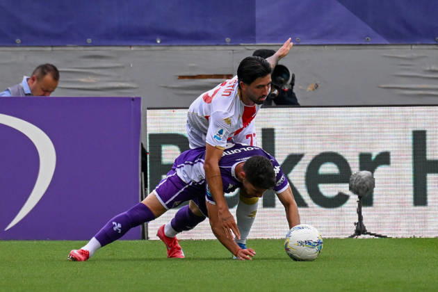 Genoa™s Mikael Ellertsson fights for the ball during the Serie A soccer match between Fiorentina and Genoa at the Artemio Franchi Stadium in Florence, Italy - Sunday, May 10, 2026. - Soccer .  Copyright: xTanoxPecoraro LaPressex