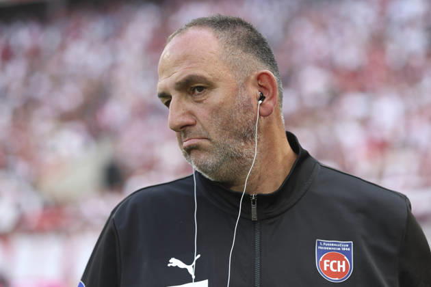 Coach Frank Schmidt 1 FC Heidenheim gestures during the Bundesliga match between 1 FC Köln and 1 FC Heidenheim 1846 at RheinEnergieSTADION on 10 May 2026 in Cologne, Germany Photo by Oliver Kaelke DeFodi Images Coach Frank Schmidt 1 FC Heidenheim gestures during the Bundesliga match between 1 FC Köln and 1 FC Heidenheim 1846 at RheinEnergieSTADION on May 10, 2026 in Köln, Germany Photo by Oliver Kaelke DeFodi Images DFL regulations prohibit any use of photographs as image sequences and or quasi video Photo by Oliver Kaelke DeFodi Images