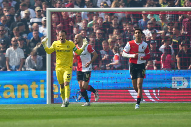 Eredivisie: Feyenoord Rotterdam v AZ Alkmaar Rotterdam - Goalkeeper Timon Wellenreuther of Feyenoord Rotterdam, Oussama Targhalline of Feyenoord Rotterdam during the 33rd competition round of the 2025 2026 Eredivisie season. The match is set between Feyenoord Rotterdam and AZ Alkmaar at De Kuip on 10 May 2026 in Rotterdam, The Netherlands. Copyright: xYannickxVerhoevenx