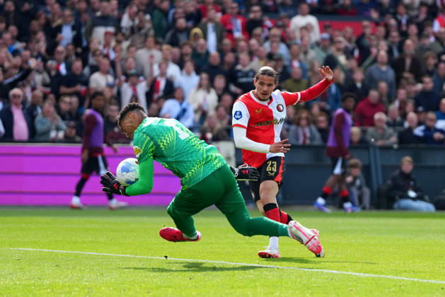 Eredivisie: Feyenoord Rotterdam v AZ Alkmaar Rotterdam - Goalkeeper Rome-Jaden Owusu-Oduro of AZ Alkmaar, Anis Hadj Moussa of Feyenoord Rotterdam during the 33rd competition round of the 2025 2026 Eredivisie season. The match is set between Feyenoord Rotterdam and AZ Alkmaar at De Kuip on 10 May 2026 in Rotterdam, The Netherlands. Copyright: xYannickxVerhoevenx