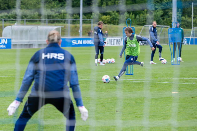 14 05 2026, Football, Training of FC Schalke 04 f l Goalkeeper Loris Karius FC Schalke 04 , Finn Porath FC Schalke 04 Gelsenkirchen Training ground FC Schalke 04 NRW Germany xRHR PHOTO YYx Copyright: RHR-FOTOx RHR-FOTO YY