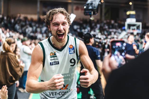 Marco Hollersbacher Gladiators Trier cheers, Vet Concept Gladiators Trier vs Rostock Seawolves, Basketball, easyCredit BBL, Play Ins, Season 2025 2026, 14 05 2026 Vet Concept Gladiators Trier vs Rostock Seawolves, Basketball, easyCredit BBL, Play Ins, Season 2025 2026, 14 05 2026 Copyright: xEibner-Pressefoto AlexanderxNeisx EP_ANS