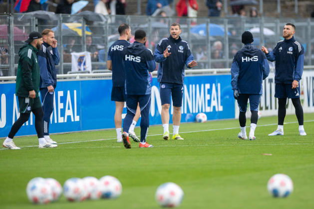 14 05 2026, Football, Training of FC Schalke 04 f l Coach Miron Muslic FC Schalke 04 , Timo Becker FC Schalke 04 , Nikola Katic FC Schalke 04 , Moussa Sylla FC Schalke 04 , Edin Dzeko FC Schalke 04 , Hasan Kurucay FC Schalke 04 Gelsenkirchen Training ground FC Schalke 04 NRW Germany xRHR PHOTO YYx Copyright: RHR-FOTOx RHR-FOTO YY