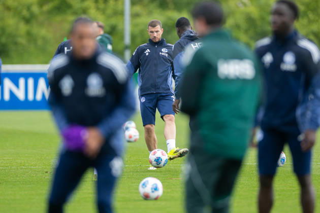 14 05 2026, Football, Training of FC Schalke 04 Edin Dzeko FC Schalke 04 Gelsenkirchen Training ground FC Schalke 04 NRW Germany xRHR PHOTO YYx Copyright: RHR-FOTOx RHR-FOTO YY