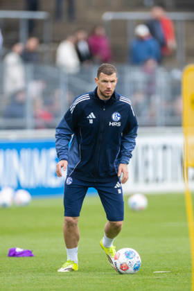 14 05 2026, Football, Training of FC Schalke 04 Edin Dzeko FC Schalke 04 Gelsenkirchen Training ground FC Schalke 04 NRW Germany xRHR PHOTO YYx Copyright: RHR-FOTOx RHR-FOTO YY