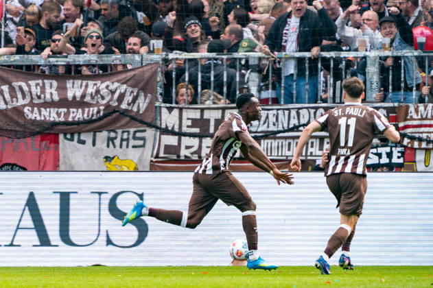 Goal for 1 1 Abdoulie Ceesay FC St Pauli, 09 cheers with Arkadiusz Pyrka FC St Pauli, 11 , GER, FC St Pauli vs VfL Wolfsburg, Football, Bundesliga, Matchday 34, Season 2025 2026, 16 05 2026 DFL REGULATES PROHIBIT ANY USE OF PHOTOGRAPHS AS IMAGE SEQUENCES AND OR QUASI VIDEO GER, FC St Pauli vs VfL Wolfsburg, Football, Bundesliga, Matchday 34, Season 2025 2026, 16 05 2026 Hamburg Copyright: xEibner-Pressefoto MaxxVincenx EP_MVN