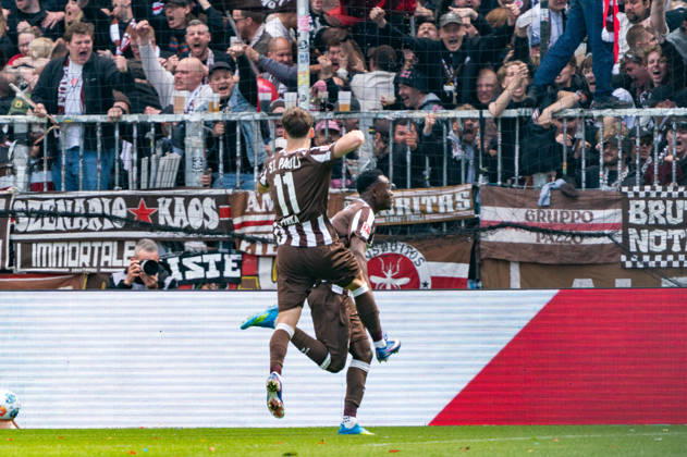 Goal for 1 1 Abdoulie Ceesay FC St Pauli, 09 cheers with Arkadiusz Pyrka FC St Pauli, 11 , GER, FC St Pauli vs VfL Wolfsburg, Football, Bundesliga, Matchday 34, Season 2025 2026, 16 05 2026 DFL REGULATES PROHIBIT ANY USE OF PHOTOGRAPHS AS IMAGE SEQUENCES AND OR QUASI VIDEO GER, FC St Pauli vs VfL Wolfsburg, Football, Bundesliga, Matchday 34, Season 2025 2026, 16 05 2026 Hamburg Copyright: xEibner-Pressefoto MaxxVincenx EP_MVN