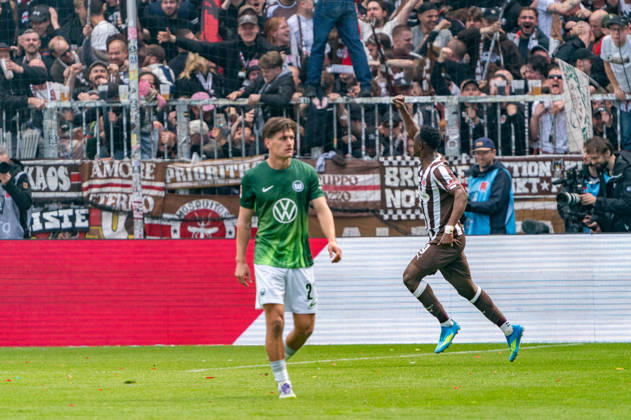 Goal for 1 1 Abdoulie Ceesay FC St Pauli, 09 cheers, GER, FC St Pauli vs VfL Wolfsburg, Football, Bundesliga, Matchday 34, Season 2025 2026, 16 05 2026 DFL REGULATIONS PROHIBIT ANY USE OF PHOTOGRAPHS AS IMAGE SEQUENCES AND OR QUASI VIDEO GER, FC St Pauli vs VfL Wolfsburg, Football, Bundesliga, Matchday 34, Season 2025 2026, 16 05 2026 Hamburg Copyright: xEibner-Pressefoto MaxxVincenx EP_MVN