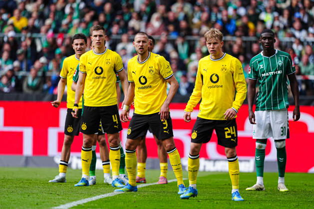 Nico Schlotterbeck Borussia Dortmund, 04 , Waldemar Anton Borussia Dortmund, 03 , Daniel Svensson Borussia Dortmund, 24 GER, SV Werder Bremen vs Borussia Dortmund, Football, Bundesliga, Matchday 30, Season 2025 2026, 16 05 2026 DFL REGULATES PROHIBIT ANY USE OF PHOTOGRAPHS AS IMAGE SEQUENCES AND OR QUASI VIDEO GER, SV Werder Bremen vs Borussia Dortmund, Football, Bundesliga, Matchday 30, Season 2025 2026, 16 05 2026 Bremen Copyright: xEibner-Pressefoto MarcelxvonxFehrnx EP_MFN