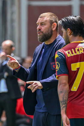 Genoa™s head coach Daniele De Rossi during the Serie A soccer match between Genoa and Milan at the Luigi Ferraris Stadium in Genoa, Italy - Sunday, May 17, 2026. - Soccer . Copyright: xTanoxPecoraro LaPressex