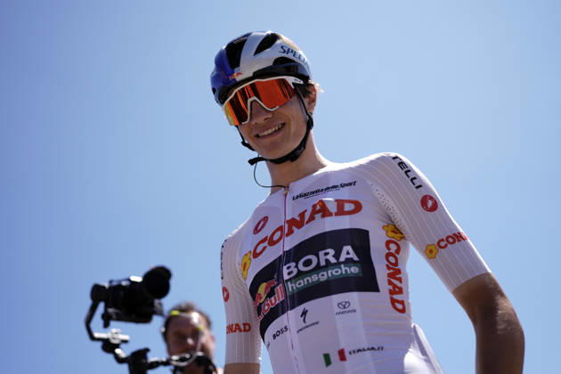 Italy™s Giulio Pellizzari of Red Bull - Bora - Hansgrohe White jersey during Stage 9 of the Giro d™Italia from Cervia to Corno alle Scale, Italy, Sunday May 17, 2026.  Copyright: xFabioxFerrarix xLaPressex
