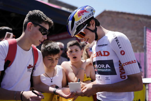 Italy™s Giulio Pellizzari of Red Bull - Bora - Hansgrohe White jersey during Stage 9 of the Giro d™Italia from Cervia to Corno alle Scale, Italy, Sunday May 17, 2026.  Copyright: xFabioxFerrarix xLaPressex