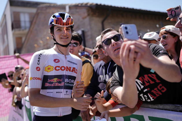 Italy™s Giulio Pellizzari of Red Bull - Bora - Hansgrohe White jersey during Stage 9 of the Giro d™Italia from Cervia to Corno alle Scale, Italy, Sunday May 17, 2026.  Copyright: xFabioxFerrarix xLaPressex
