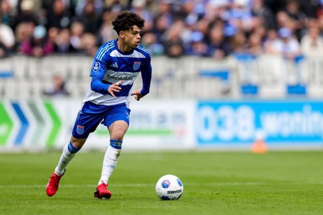 ZWOLLE, 17-05-2026 , MACÂ³PARK , season 2025 2026 , Dutch Eredivisie Football , match between PEC Zwolle and Feyenoord , picture shows PEC Zwolle player Gabriel Reiziger dribbles with the ball PEC - Feyenoord  x203757577x Copyright:
