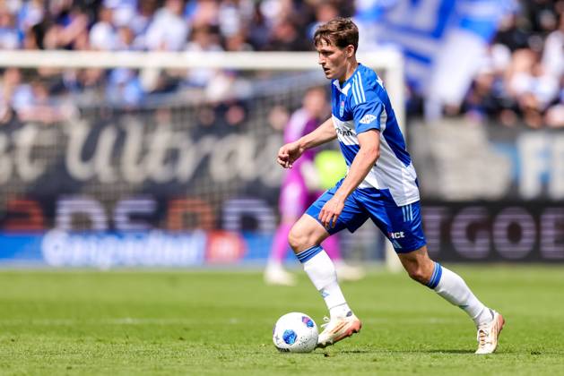 ZWOLLE, 17-05-2026 , MACÂ³PARK , season 2025 2026 , Dutch Eredivisie Football , match between PEC Zwolle and Feyenoord , picture shows PEC Zwolle player Thijs Oosting dribbles with the ball PEC - Feyenoord  x203758496x Copyright: