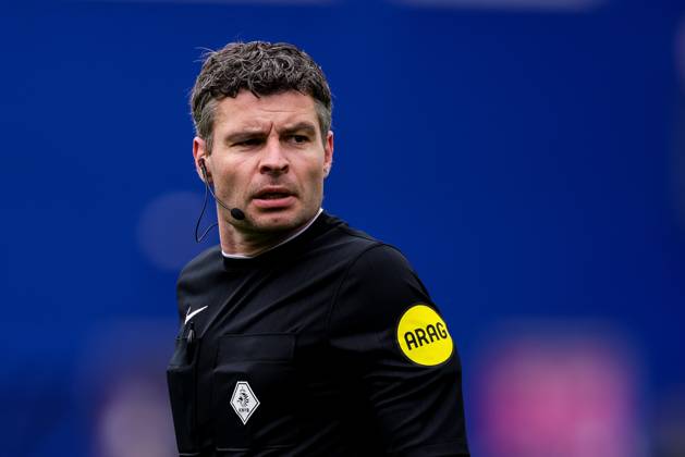 ZWOLLE, 17-05-2026 , MACÂ³PARK , season 2025 2026 , Dutch Eredivisie Football , match between PEC Zwolle and Feyenoord , picture shows referee Erwin Blank looks on PEC - Feyenoord  x203759616x Copyright: