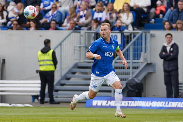Germany Soccer 2 Liga 2025 2026, Matchday 34 SV Darmstadt 98 vs SC Paderborn 07 Merck Stadion am Böllenfalltor Darmstadt Fabian Holland SVD, 32 on the ball Copyright: xTobiasxWentzellx
