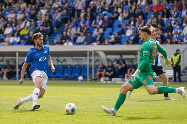 Germany Soccer 2 Liga 2025 2026, Matchday 34 SV Darmstadt 98 vs SC Paderborn 07 Merck Stadion am Böllenfalltor Darmstadt Killian Corredor SVD, 34 in duel with Luca Seimen SCP, 41 Copyright: xTobiasxWentzellx