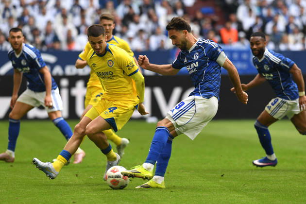 Kenan Karaman FC Schalke 04 in action, on the ball, single action during the 2 Bundesliga match between FC Schalke 04 and Eintracht Braunschweig, Veltins Arena on 17 May 2026 in Gelsenkirchen, Germany Photo by Ralf Treese DeFodi Images Kenan Karaman FC Schalke 04 controls the ball during the 2 Bundesliga match between FC Schalke 04 and Eintracht Braunschweig at Veltins Arena on May 17, 2026 in Gelsenkirchen, Germany Photo by Ralf Treese DeFodi Images Photo by Ralf Treese DeFodi Images