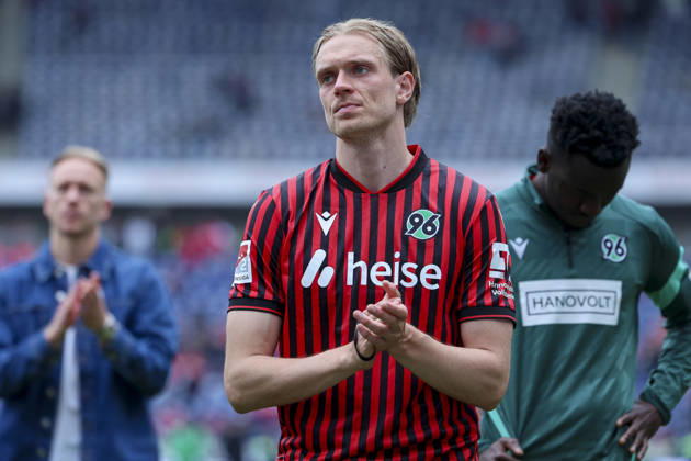 Stefan Teitur Thordarson Hannover 96 looks dejected, 2 Bundesliga, Hannover 96 v 1 FC Nürnberg, Heinz von Heiden Arena on May 17, 2026 in Hanover, Germany Photo by Marco Steinbrenner DeFodi Images Stefan Teitur Thordarson Hannover 96 looks dejected, 2 Bundesliga, Hannover 96 v 1 FC Nürnberg, Heinz von Heiden Arena, May 17, 2026 in Hanover, Germany Photo by Marco Steinbrenner DeFodi Images