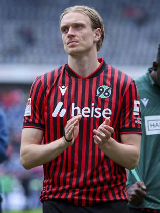 Stefan Teitur Thordarson Hannover 96 looks dejected, 2 Bundesliga, Hannover 96 v 1 FC Nürnberg, Heinz von Heiden Arena on May 17, 2026 in Hanover, Germany Photo by Marco Steinbrenner DeFodi Images Stefan Teitur Thordarson Hannover 96 looks dejected, 2 Bundesliga, Hannover 96 v 1 FC Nürnberg, Heinz von Heiden Arena, May 17, 2026 in Hanover, Germany Photo by Marco Steinbrenner DeFodi Images