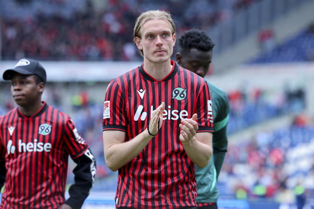 Stefan Teitur Thordarson Hannover 96 looks dejected, 2 Bundesliga, Hannover 96 v 1 FC Nürnberg, Heinz von Heiden Arena on May 17, 2026 in Hanover, Germany Photo by Marco Steinbrenner DeFodi Images Stefan Teitur Thordarson Hannover 96 looks dejected, 2 Bundesliga, Hannover 96 v 1 FC Nürnberg, Heinz von Heiden Arena, May 17, 2026 in Hanover, Germany Photo by Marco Steinbrenner DeFodi Images